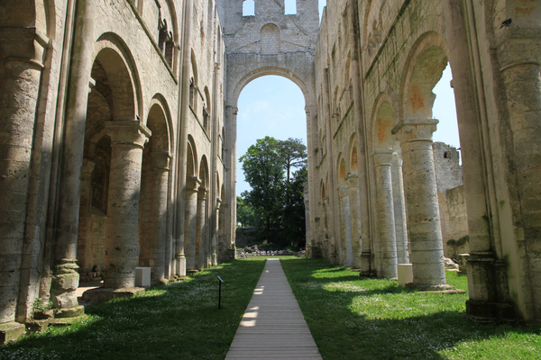 Abbaye de Jumièges : Séances, tarifs et réservation de la visite guidée — MesSortiesCulture
