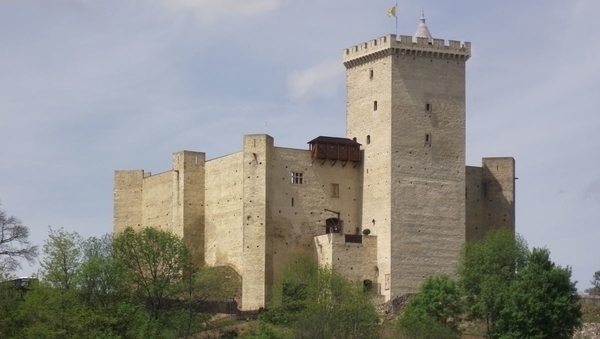 Chateau De Mauvezin Seances Tarifs Et Reservation De La Visite Guidee Messortiesculture