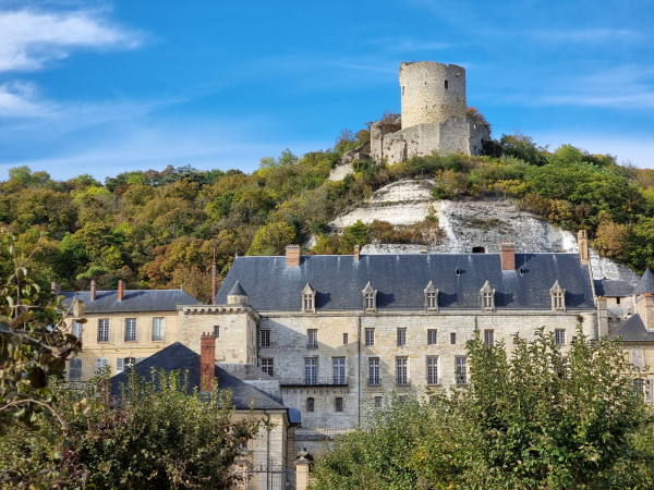 Discovering La Roche-Guyon Castle, Between Normandy and the Paris Region