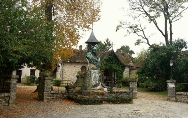 Un oeil ouvert sur Le village de Barbizon