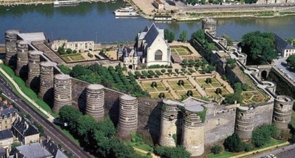 Histoire et architecture du château des ducs d'Angers
