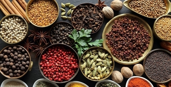 Plantes à épices, poivre et saveurs lointaines