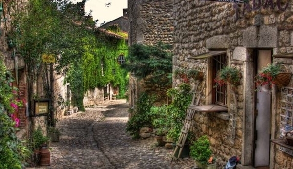 En compagnie de la Dame de Pérouges