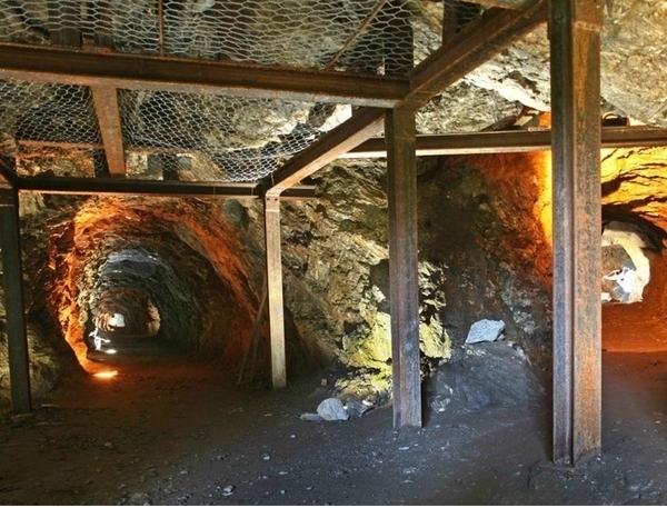Site minier des Hurtières, la Galerie Sainte-Barbe - Randonnée sur le sentier des mines