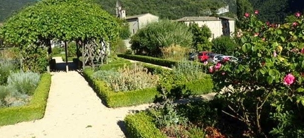 Jardin botanique de l'Ancien Monastère de Sainte-Croix