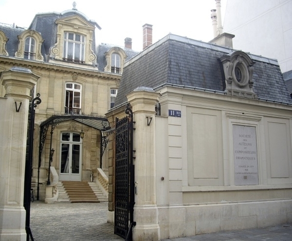 Hôtels et maisons d’artistes de la Nouvelle Athènes à l'église de la Trinité