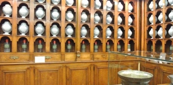 Apothicairerie de l'ancien hôpital de Châtillon-sur-Chalaronne
