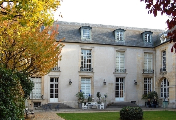 Le Marais : hôtels de prestige et femmes remarquables