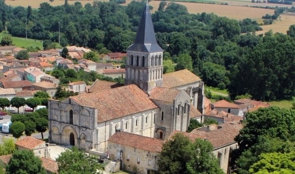 Abbaye de Saint-Amant-de-Boixe