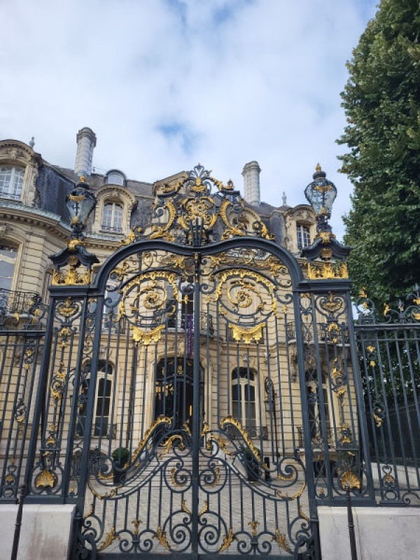 Les Champs Elysées