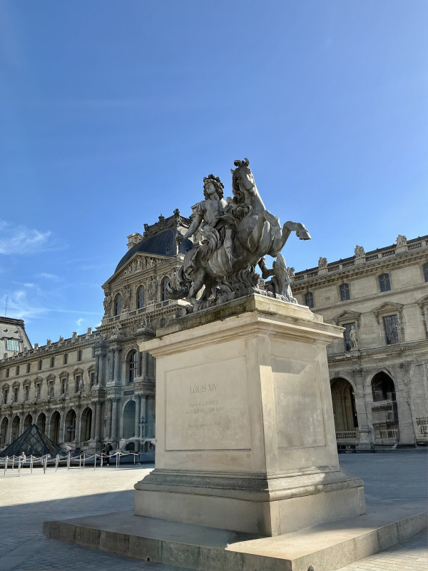 Le Louvre : pages d’architecture