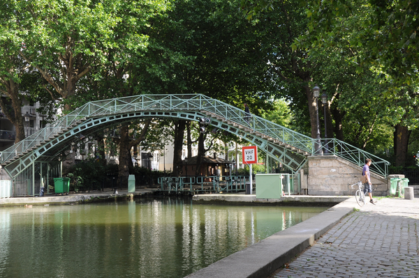 Du canal St Martin au bourg et à l’église St Laurent
