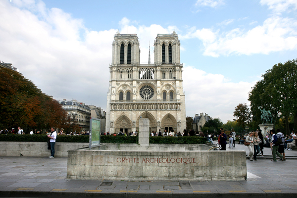 Découverte de la Crypte archéologique (en LSF)